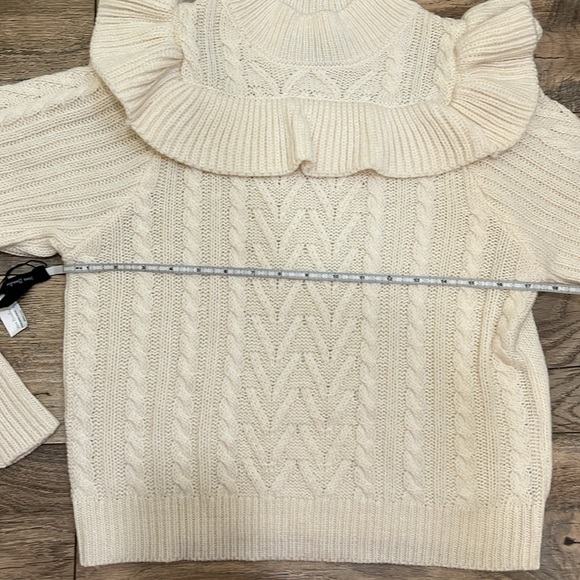 Cableknit Ruffled pullover sweater - Picture 5 of 10